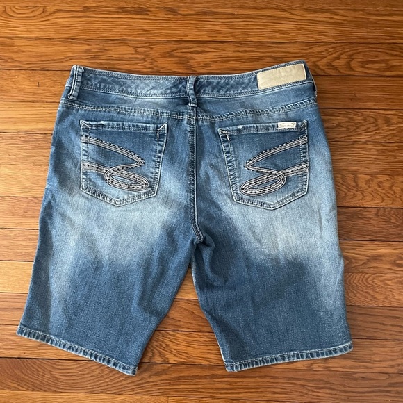 Seven 7 shorts size 12. Zipper/button closure - Picture 3 of 6